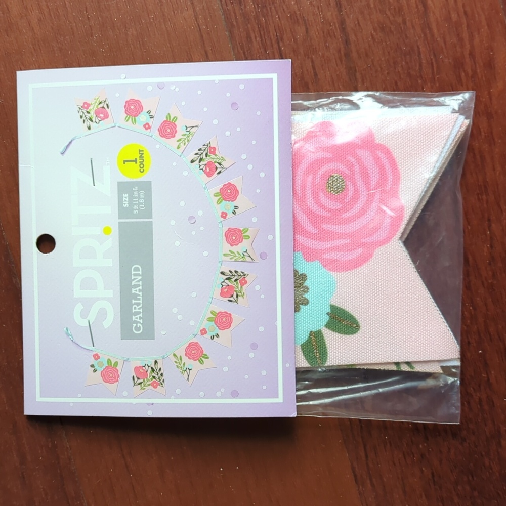 SPRITZ TARGET Pink Floral Garland